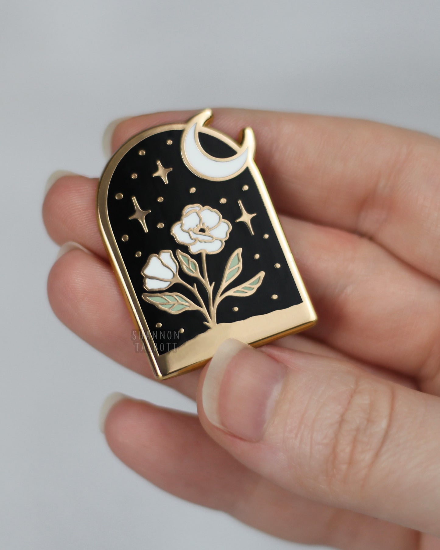 Arched Flower Enamel Pin - Gold