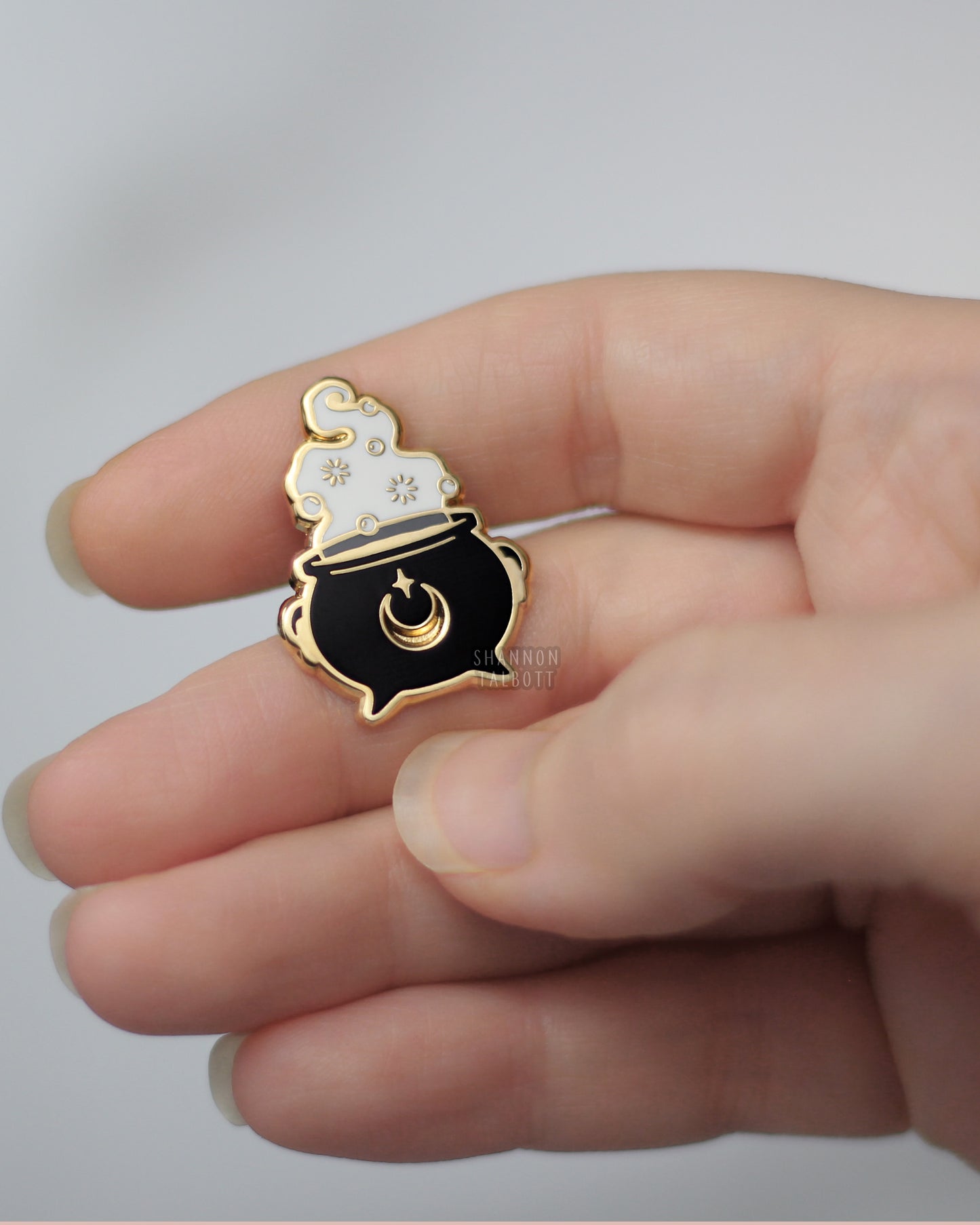 Cauldron Enamel Pin in Gold Plating