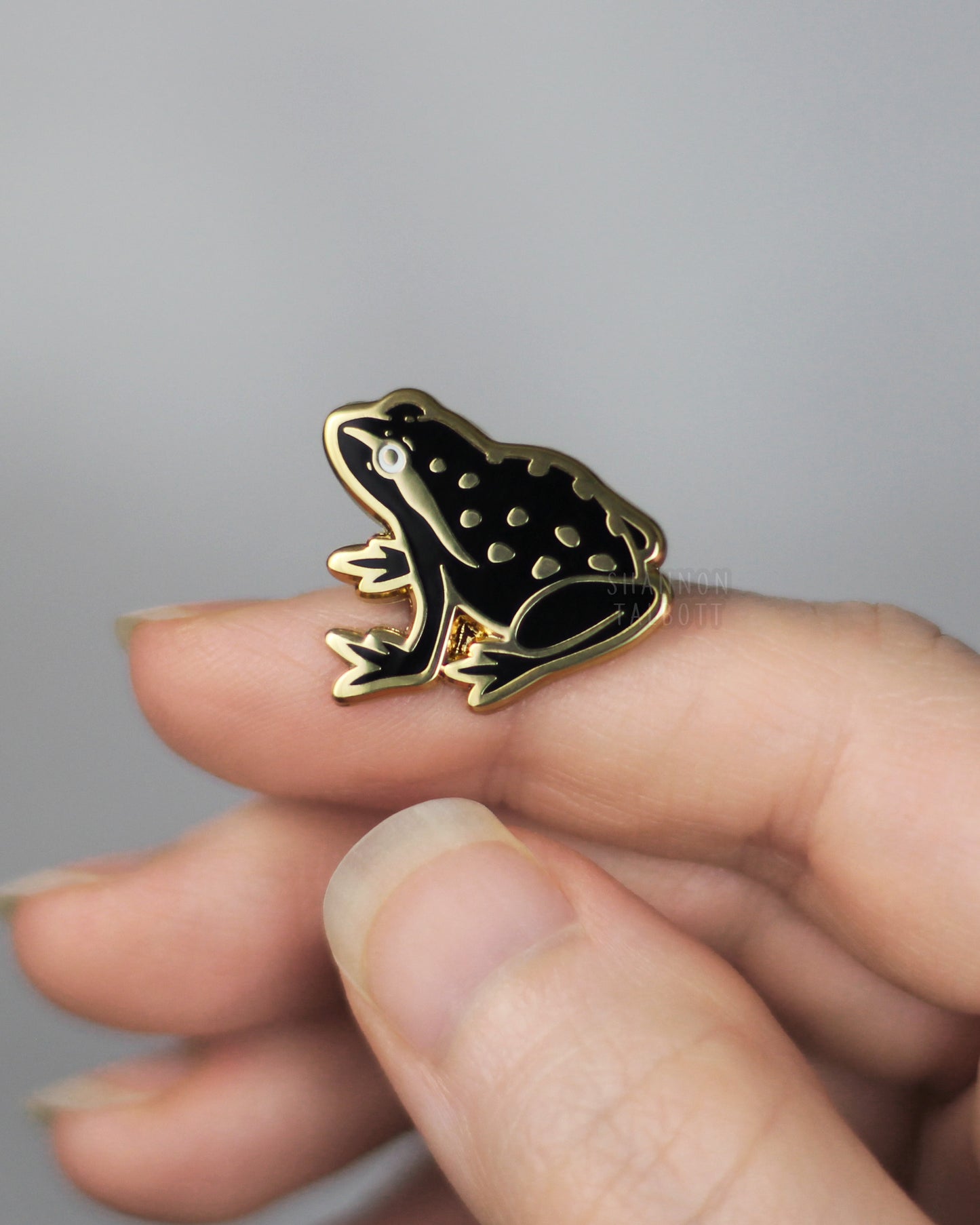 Frog Enamel Pin in Gold Plating