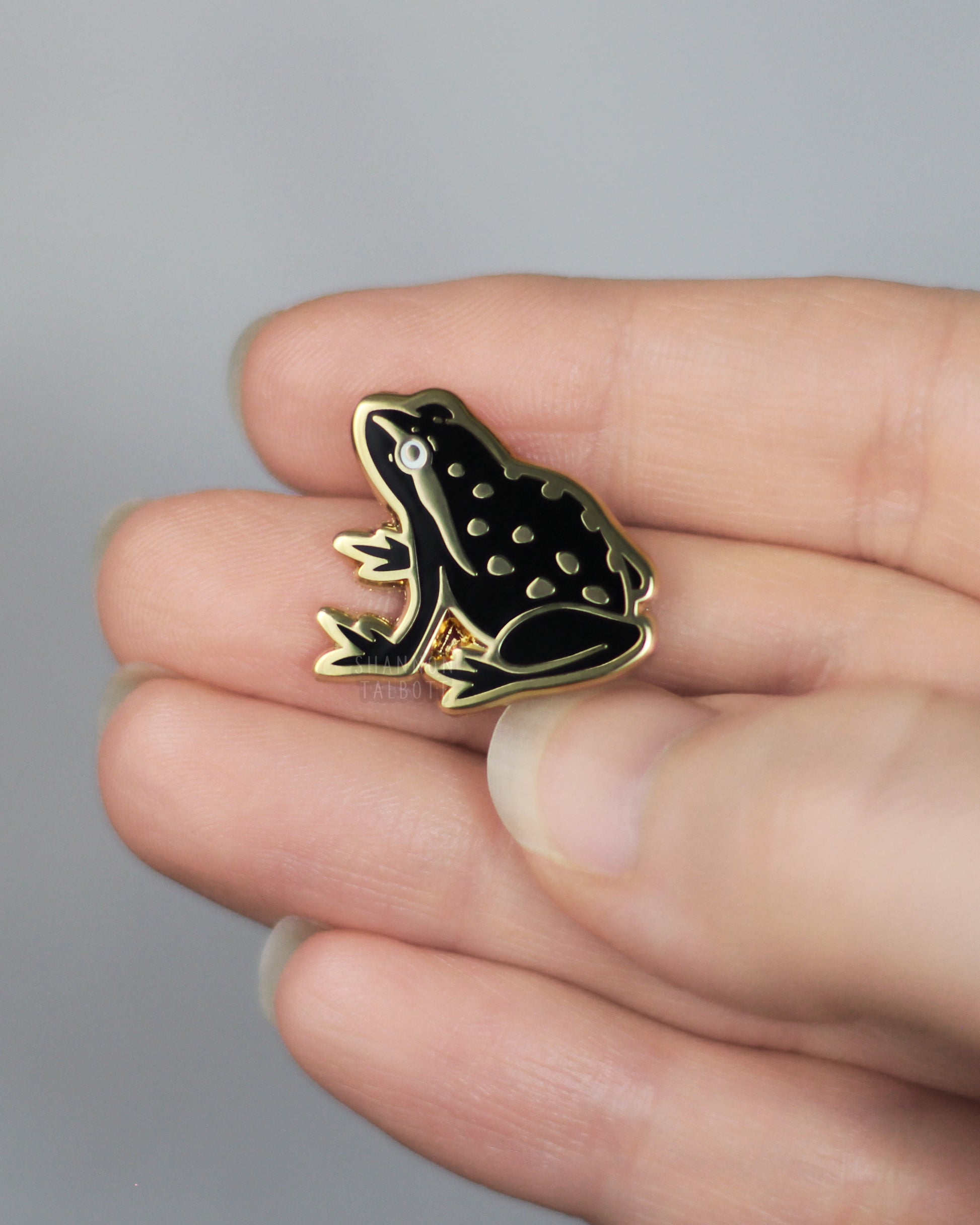 Frog Enamel Pin in Gold Plating