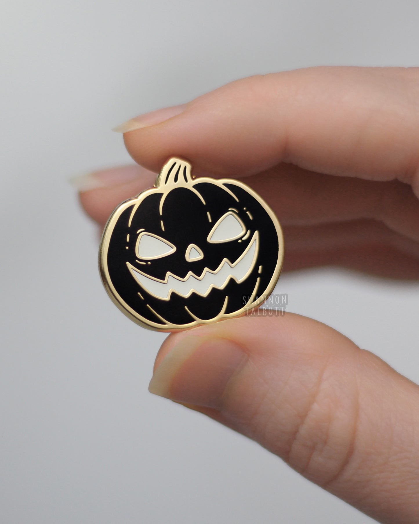 Jackolantern Pumpkin Glow in the Dark Enamel Pin in Gold