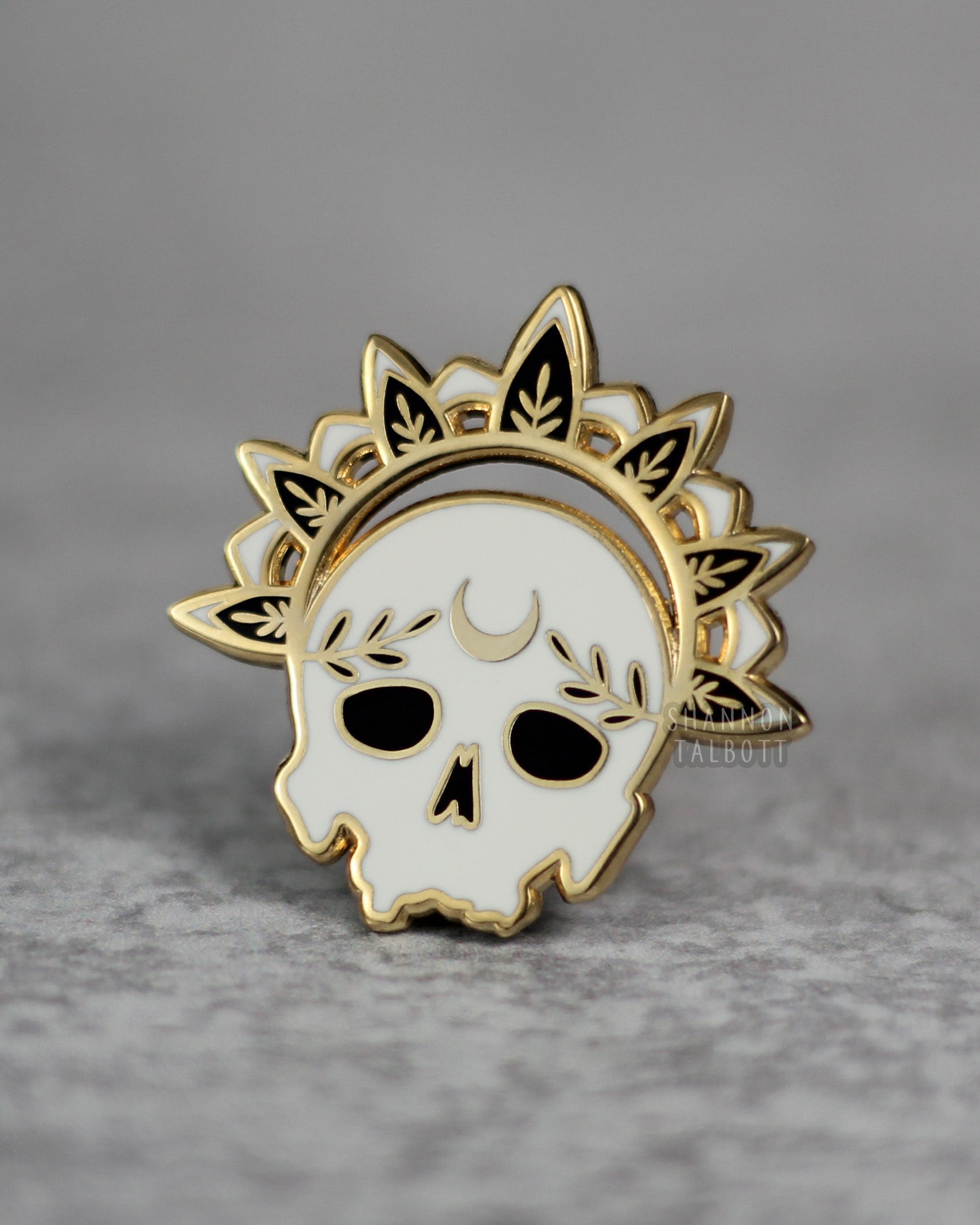 Memento Mori Skull and Crown Enamel Pin in Gold