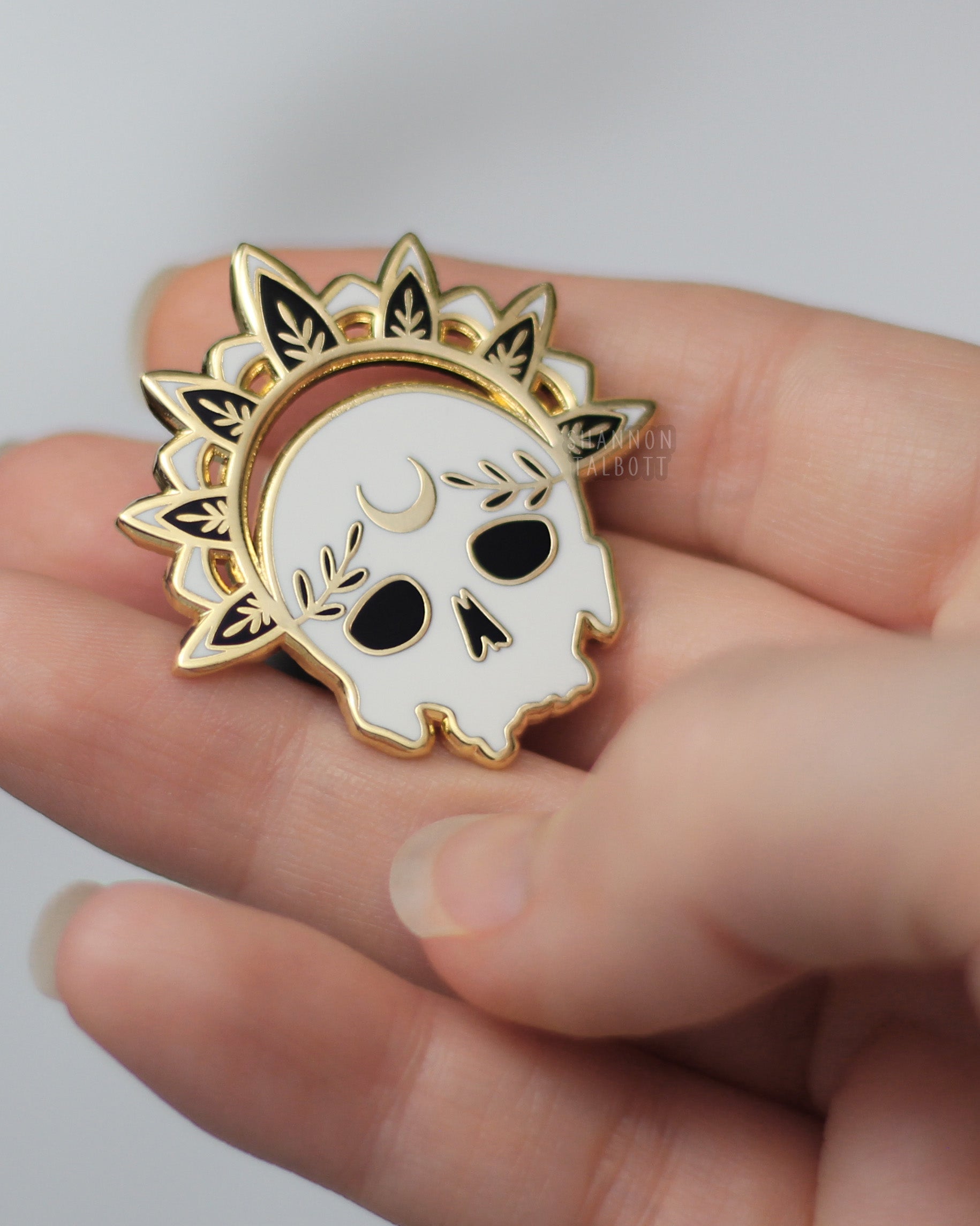 Memento Mori Skull and Crown Enamel Pin in Gold